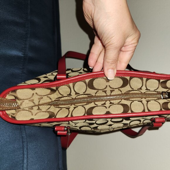 Coach Gallery Tote in Signature Canvas! EUC - Picture 6 of 9